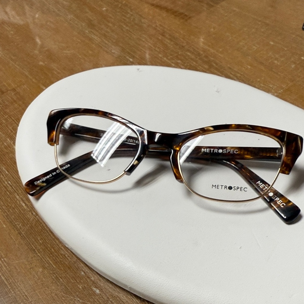 Metrospec Tortoise Shell Glasses- cat eye
Never worn
Old stock